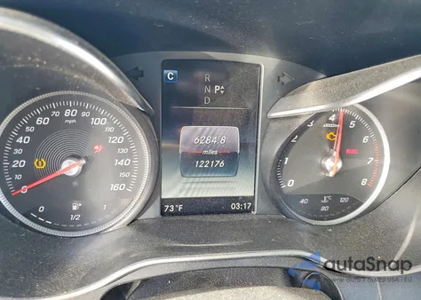 2017 Mercedes-Benz C 300 z USA, uszkodzony, nr VIN 55SWF4JB6HU229763